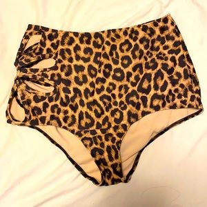 EUC Kortni Jeane Leopard bottoms!
